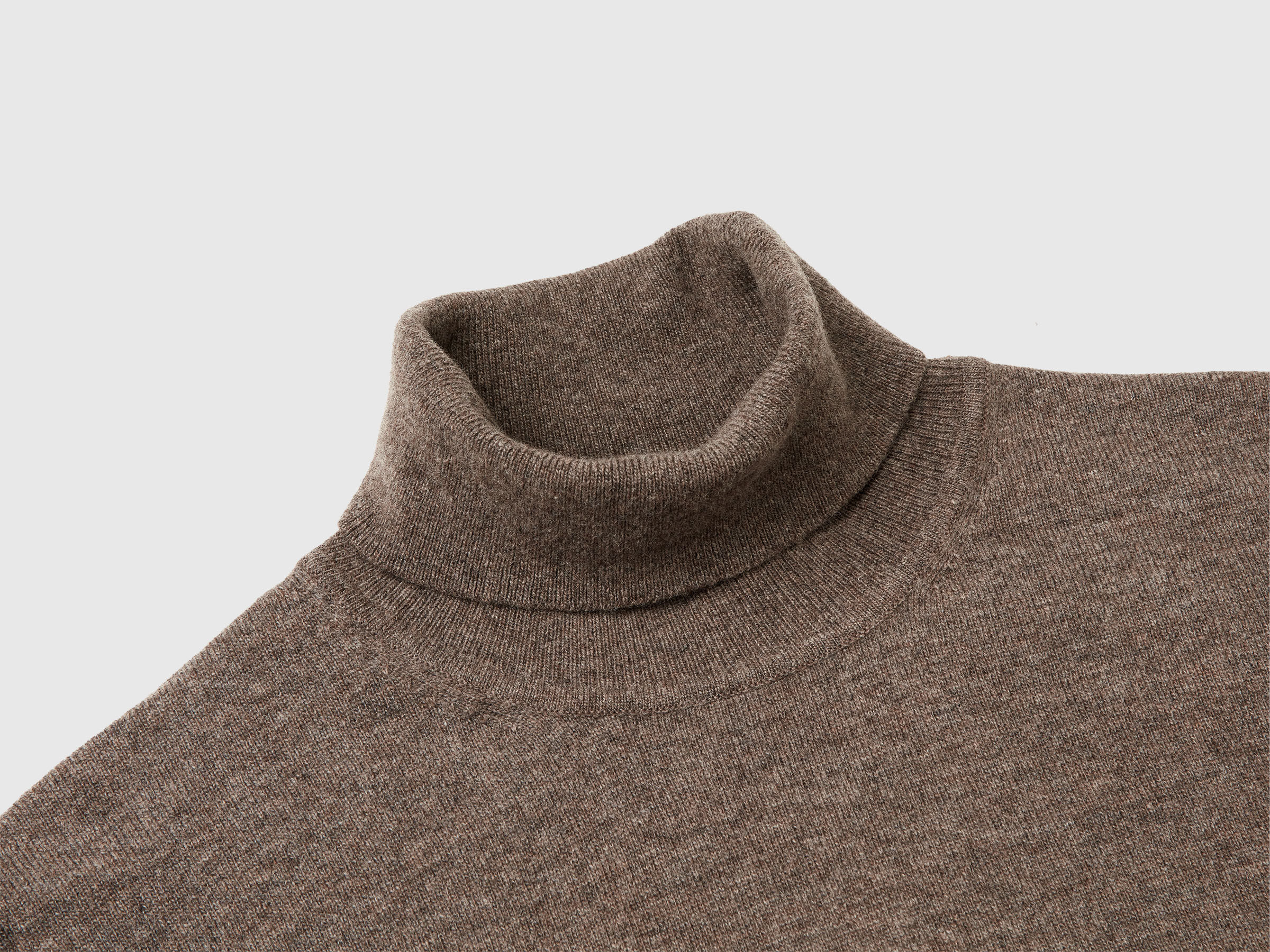 Camisola gola alta regular fit Homem image number 6